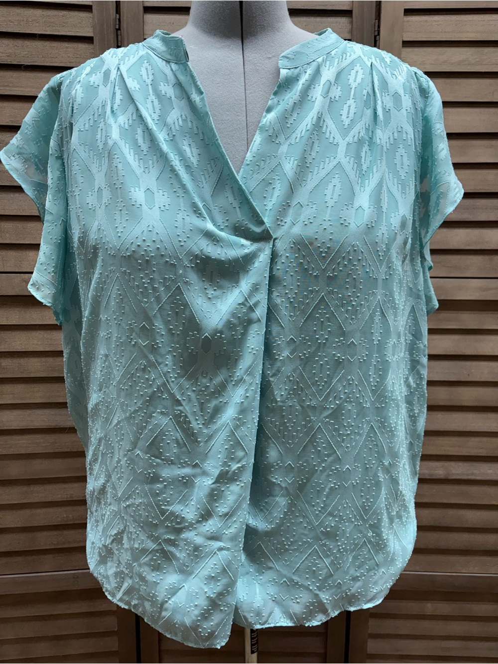 Tahari Mint Textured V-Neck Short Sleeve Blouse